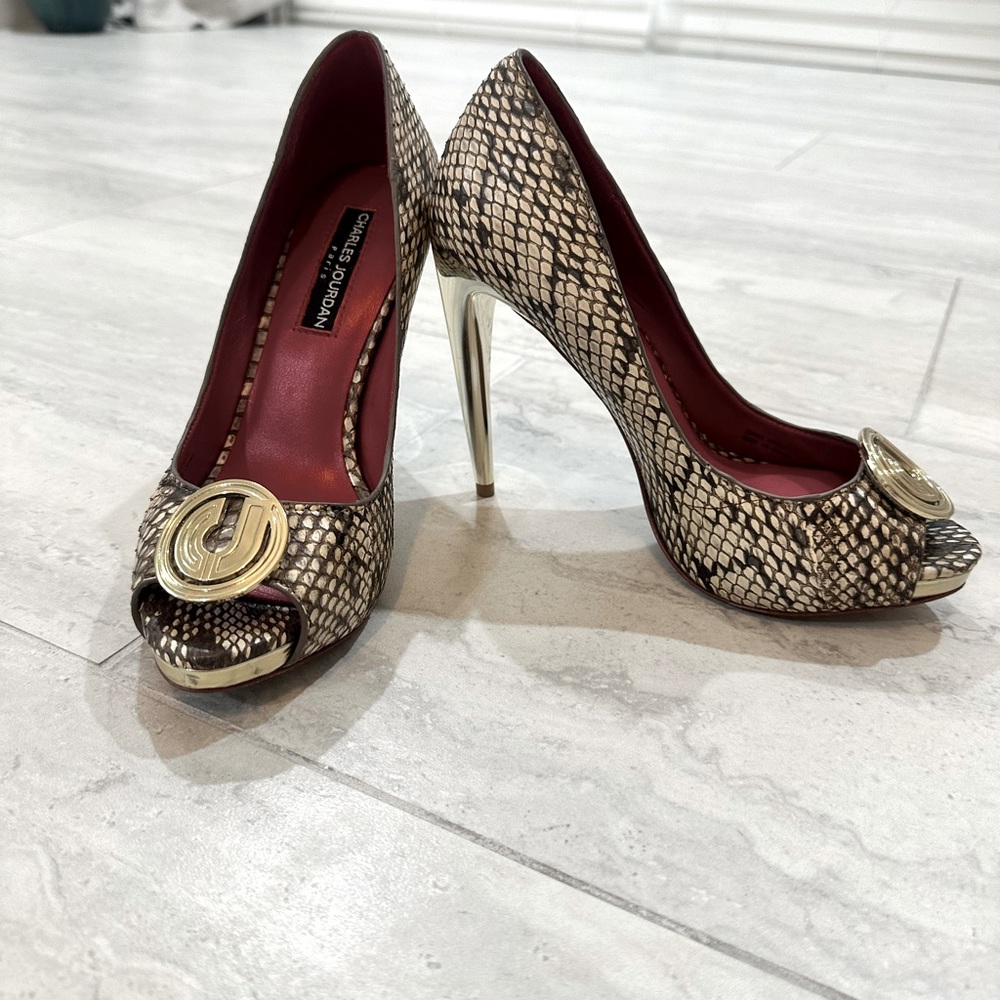 NWOT Charles Jourdan Snakeskin Vintage Pumps